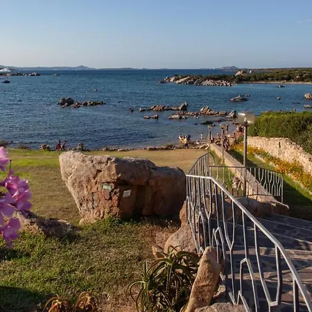 Baia De Bahas Garden - Klodge Apartamento Golfo Aranci